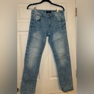 WT02 Men's Size 29x30‎ Light Wash Distressed Skinny Jeans.